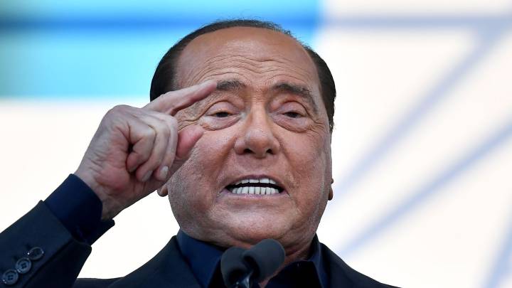 Berlusconi padece COVID-19