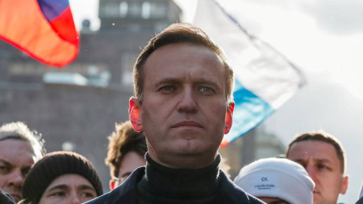 Sale del coma el líder opositor ruso, Alexéi Navalni