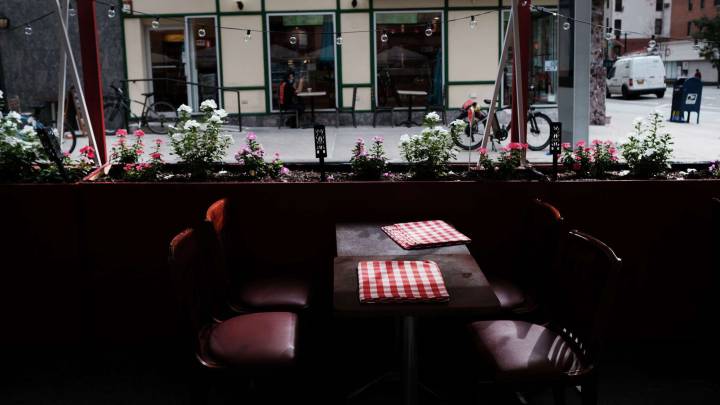 Los restaurantes de Nueva York podrán servir dentro al 25% de su aforo