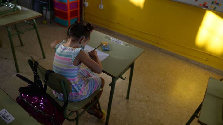 Positivo en un colegio de Madrid: la madre llevó a su hija a clase a la espera del resultado de la PCR