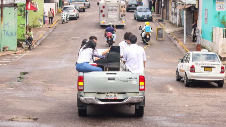 Restricción vehicular: qué placas circulan hoy 14 de ...