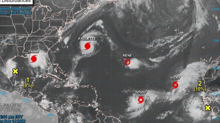 Los cinco ciclones que se cruzan en el océano Atlántico