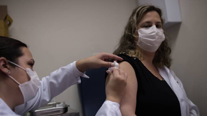 El CIS alerta: el 40,3% de la población no se vacunaría ahora