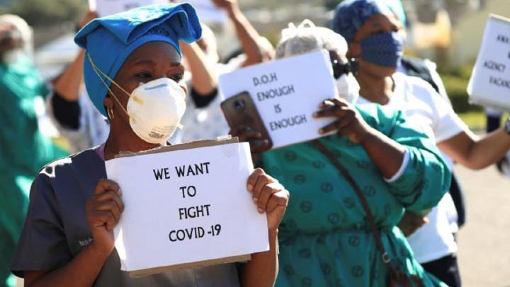 Los investigadores sudafricanos luchan contra los mitos: "La COVID-19 sólo afecta a los blancos"