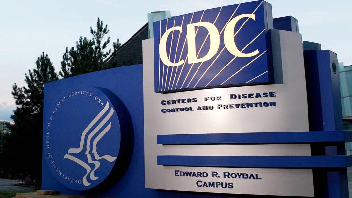 Los CDC aclaran que el coronavirus no se transmite principalmente por el aire