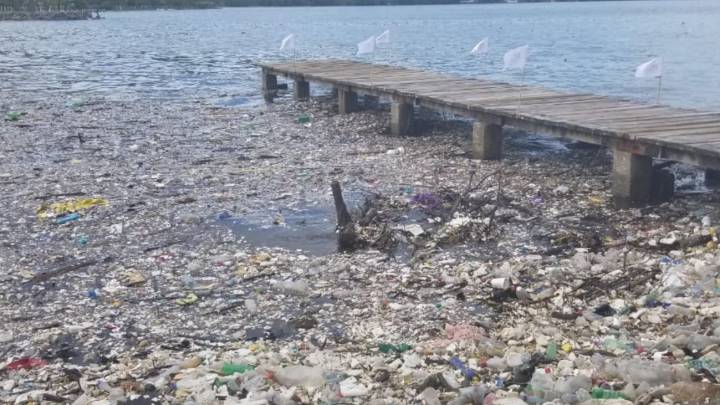 Las playas de Honduras, repletas de toneladas de basura