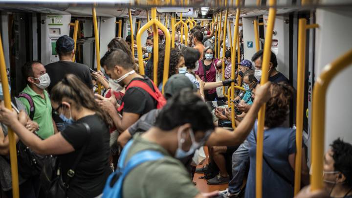 El gel hidroalcohólico tampoco tapa la realidad del Metro de Madrid