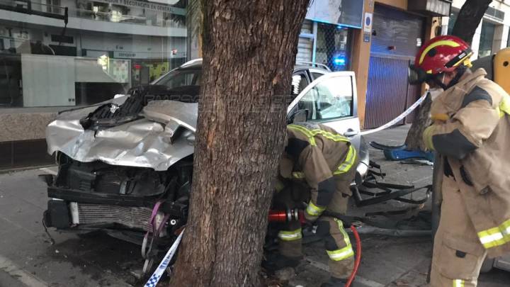 Un joven circula con su vehículo por la acera duplicando la tasa máxima de alcoholemia