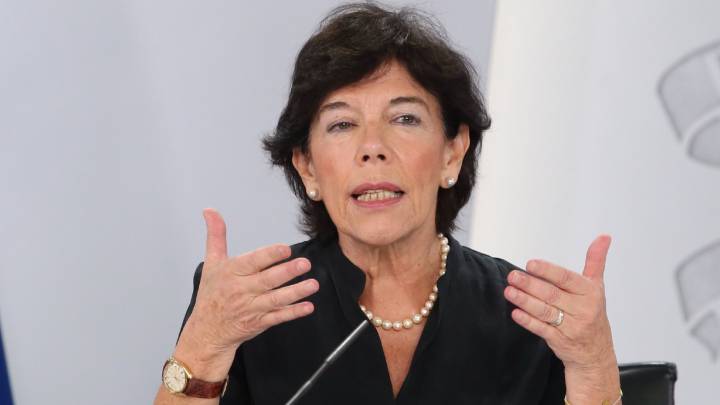 Críticas a Celáa por viajar de Madrid a Bilbao tras anunciarse el Estado de Alarma