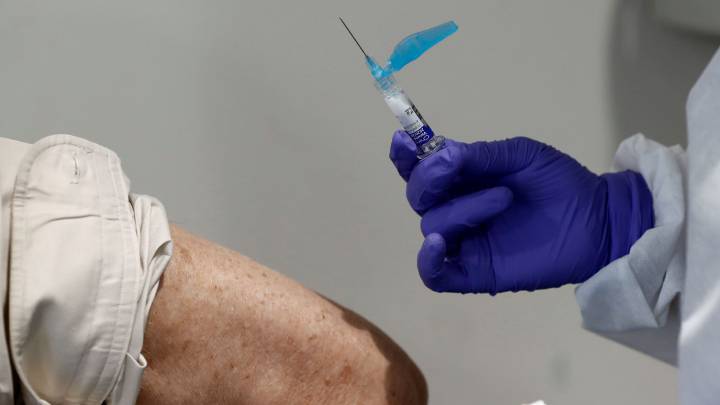 Campaña vacunación de la gripe en Madrid: cuándo comienza y quiénes se vacunan primero