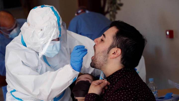 Así es el primer test PCR de saliva que se hace en casa