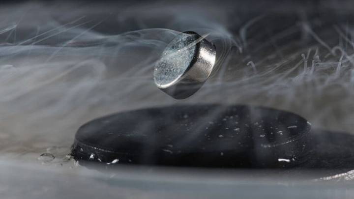 Consiguen crear el primer superconductor del mundo que funciona a temperatura ambiente