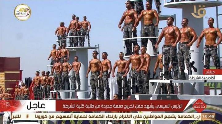 La llamativa ceremonia de graduación de la Policía de Egipto que se ha hecho viral