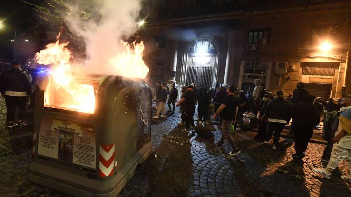 Noche de guerrilla en Nápoles contra el toque de queda