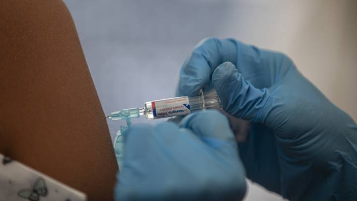Una voluntaria de las pruebas de la Universidad de Oxford : "No he tenido miedo de la vacuna"