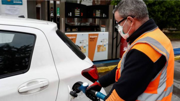 Cierre perimetral: ¿puedo parar a echar gasolina en una zona, provincia o comunidad confinada?