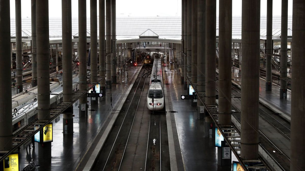 Actualidad La Policía interviene en una fiesta de intercambio de parejas en la estación del AVE de Zaragoza Foto