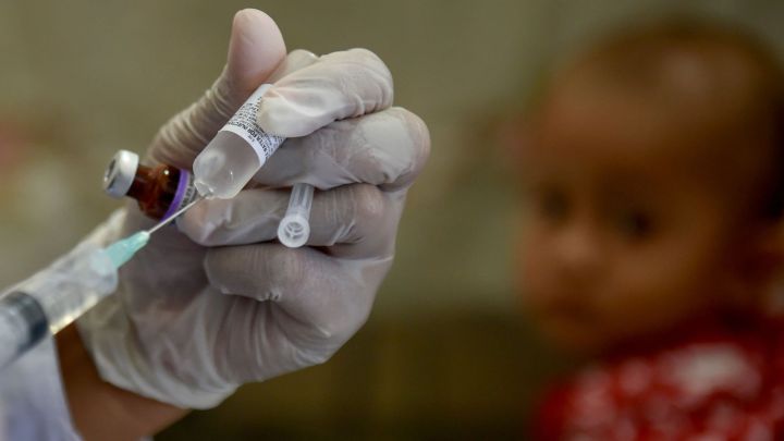 Un experto avisa: España tiene un "problema" con la futura vacuna