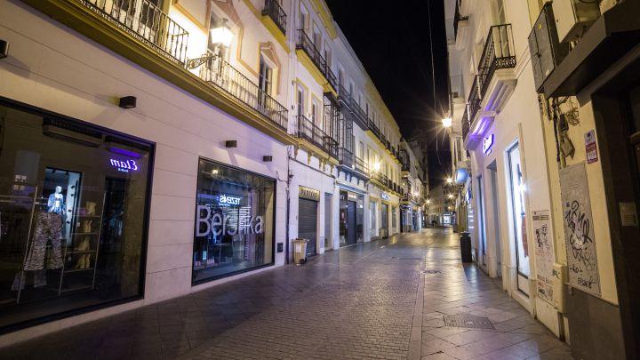 Nuevas medidas en Andalucía: ¿cuáles son actividades esenciales y cuáles no?