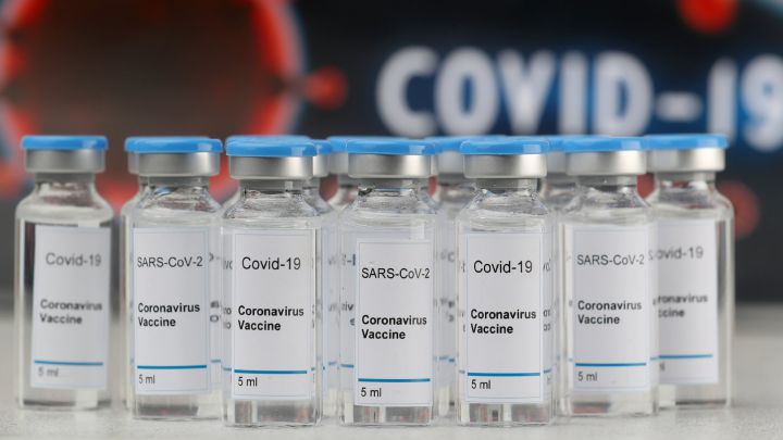 Los motivos de un prestigioso epidemiólogo para ponerse la vacuna de Pfizer