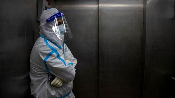 Coronavirus: ¿puedes contagiarte en un ascensor por aerosoles estando solo?