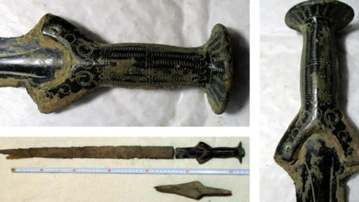 Un buscador de setas se encuentra con una espada de 3.300 años