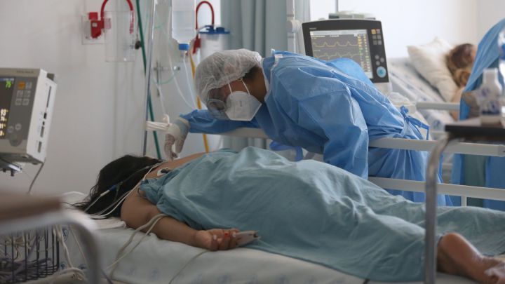 Una enfermera de Gijón es agredida en plena calle por un negacionista de la pandemia