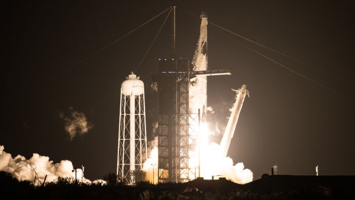 Despega con éxito la primera misión tripulada de SpaceX y la NASA