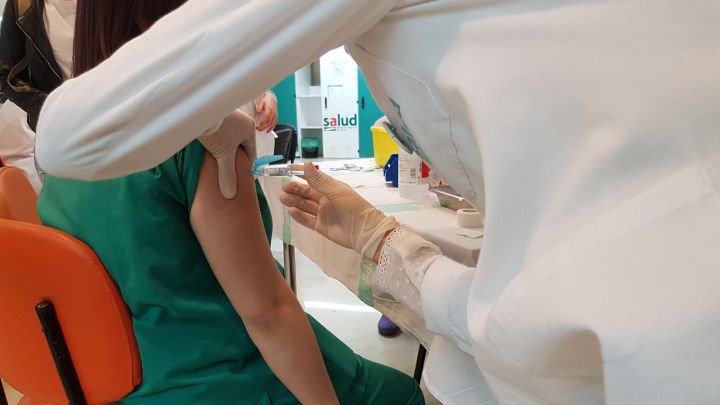 Ocho grupos recibirán la vacuna de manera prioritaria