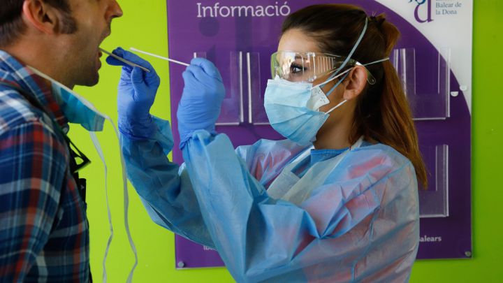 Sanidad reconoce que el coronavirus llegó a España un mes antes de la fecha oficial