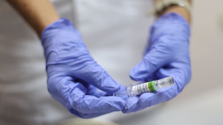 Los médicos advierten sobre los efectos secundarios de la vacuna