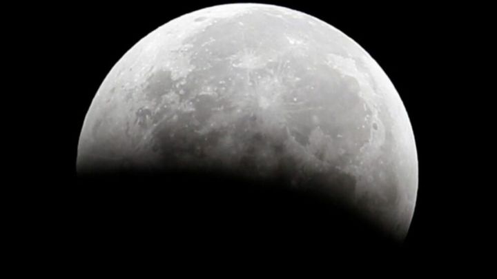 Luna llena de otoño: dónde y cuándo ver en España y por qué se llama la 'Luna del castor'