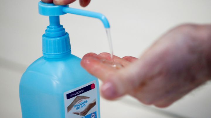 Retiran del mercado dos geles hidroalcohólicos producidos en España