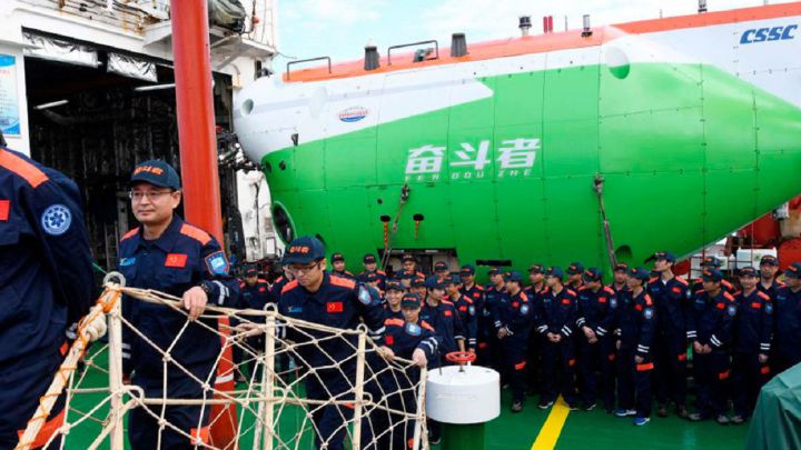 Un submarino chino se sumerge al lugar más profundo de la tierra
