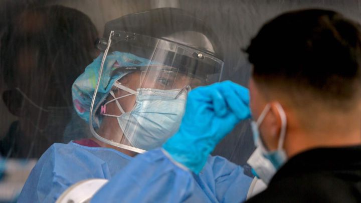 La incidencia en España desciende hasta los 215 casos