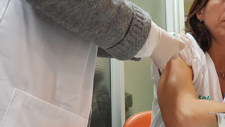 Un estudio afirma que la tasa de mortalidad de la COVID-19 es el triple que la de la gripe