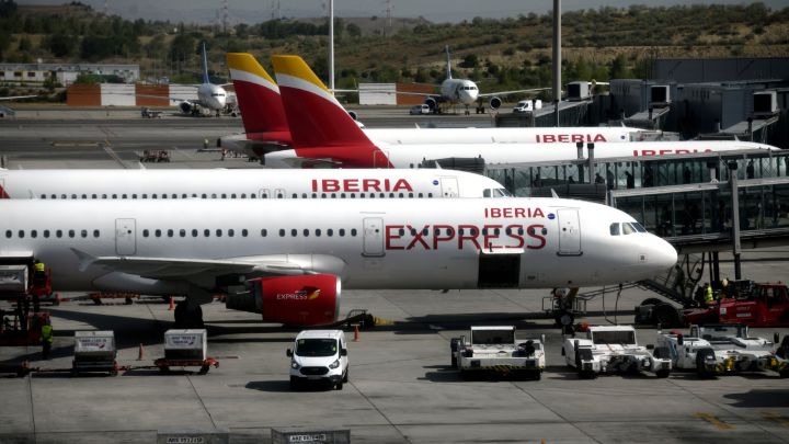 España hará pruebas PCR a los que lleguen de Reino Unido pero aún no cancela los vuelos
