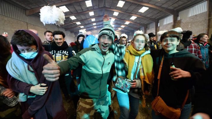 Una fiesta ilegal con más de 2.500 asistentes desata la preocupación en Francia