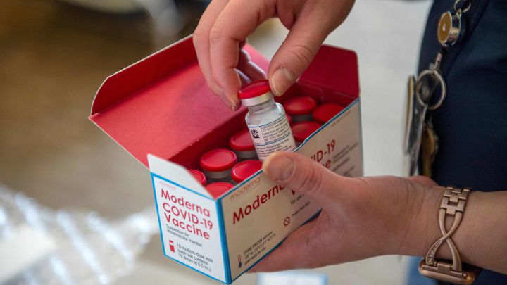 Moderna vacuna efectos secundarios eficacia aprobada coronavirus