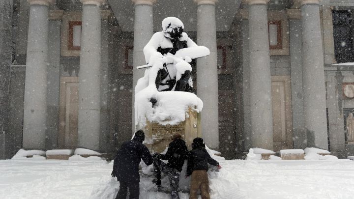 La petición de Madrid a la gente para retirar la nieve acumulada