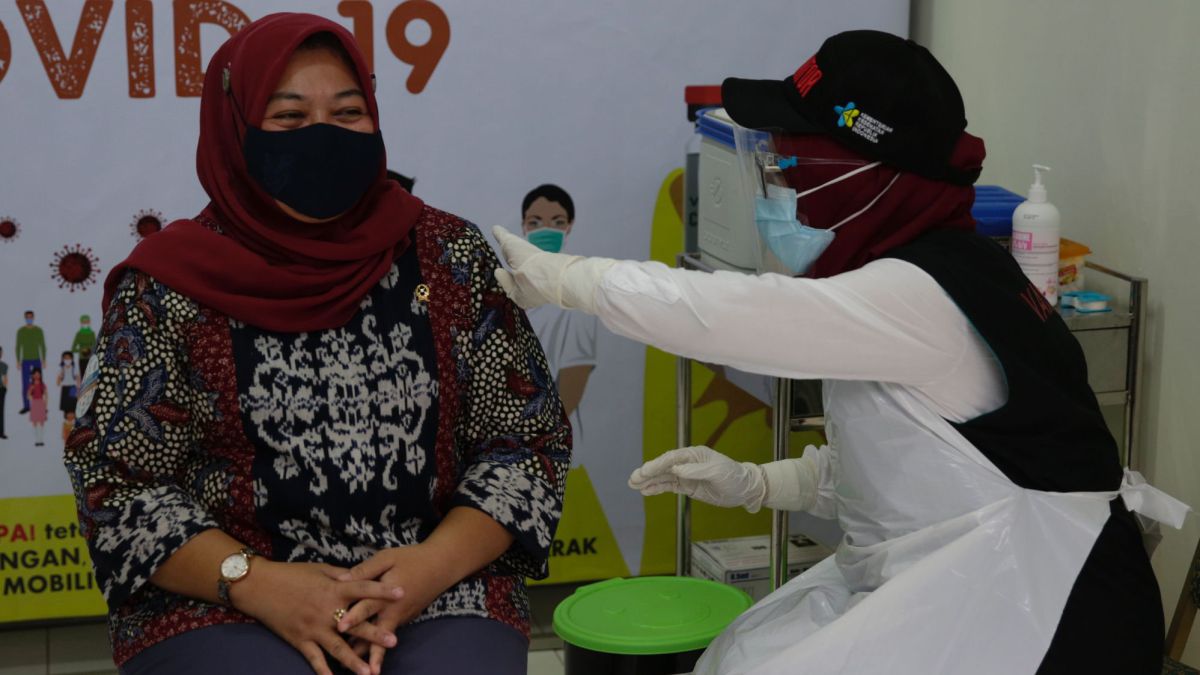 Reasons Indonesia prioritizes vaccinating young people