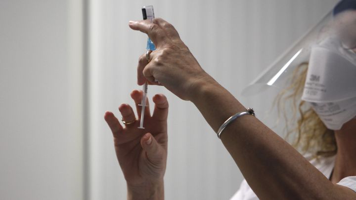 El Gobierno primará en su próximo reparto a las comunidades que más han vacunado