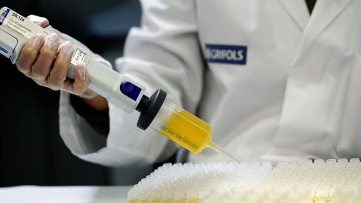 Grifols prueba un nuevo fármaco que podría proporcionar inmunidad inmediata frente al coronavirus