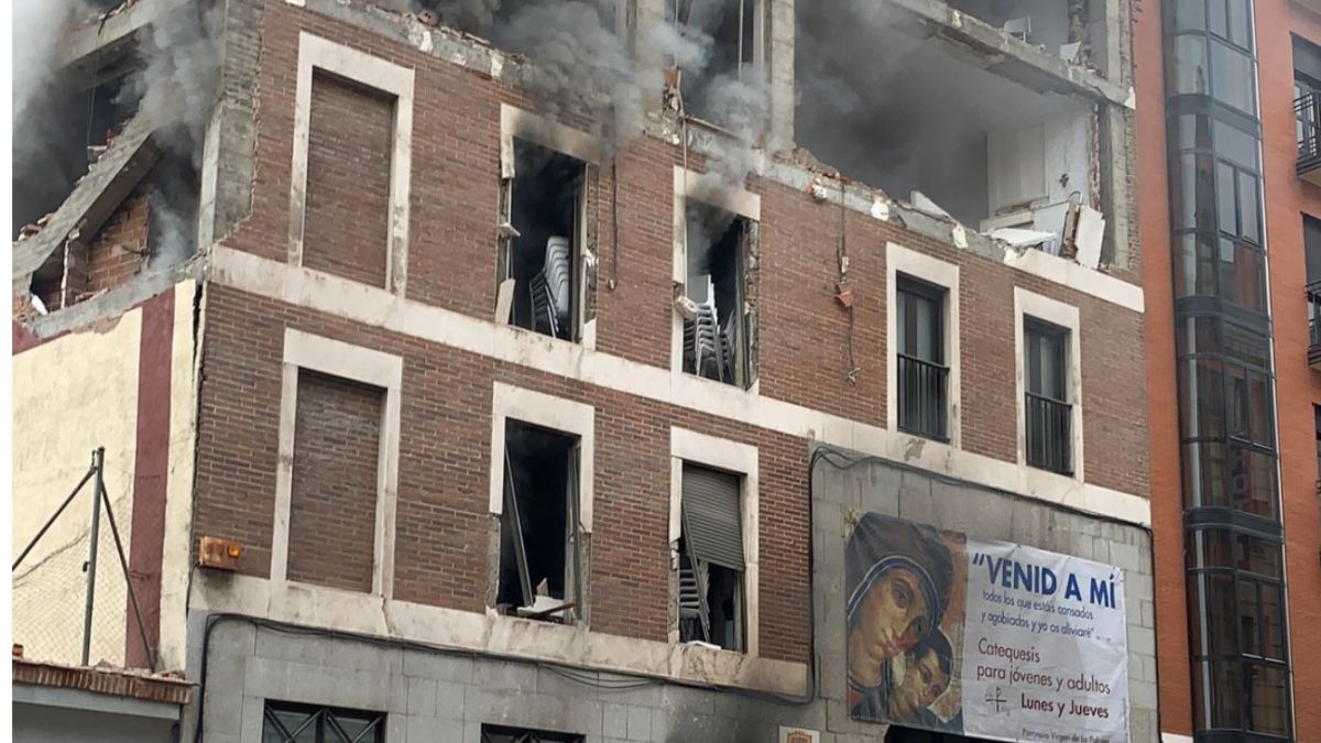 A strong explosion destroys a building in Madrid: the Police confirm that there are injured