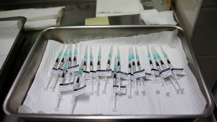 Vacunas Pfizer España jeringuillas dosis vial