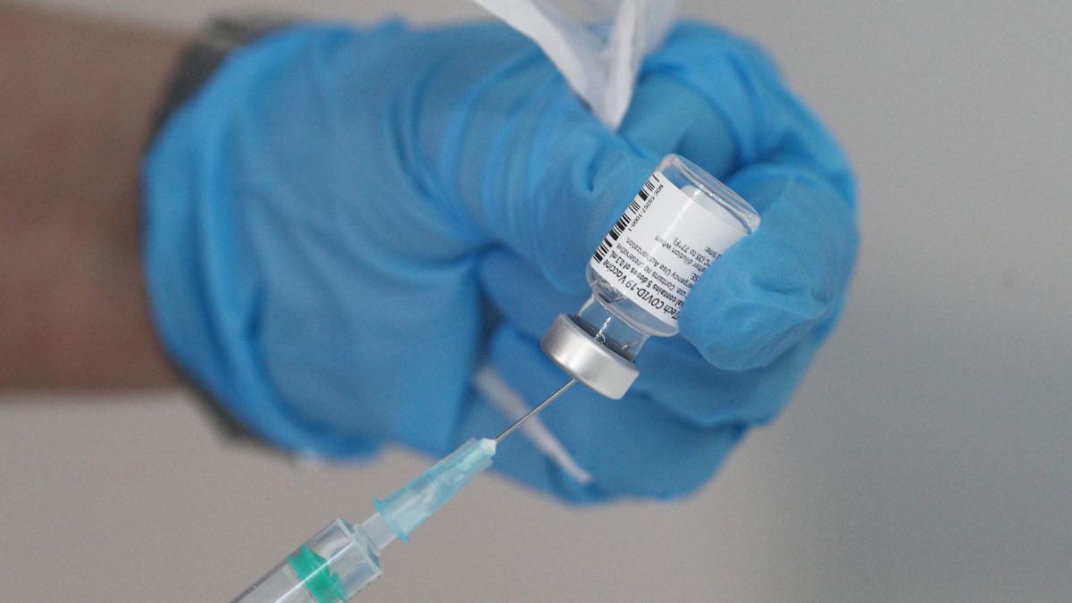 Madrid runs out of Vaccines and suspends Doses to Health Workers