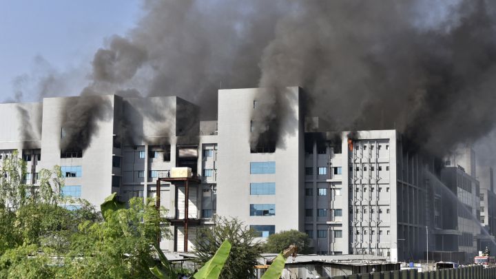 Incendio con 5 muertos en la mayor fábrica de vacunas del mundo