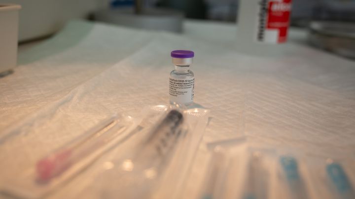 Las ofertas falsas de la vacuna del COVID-19 llegan a la 'dark web': 500 euros por una dosis