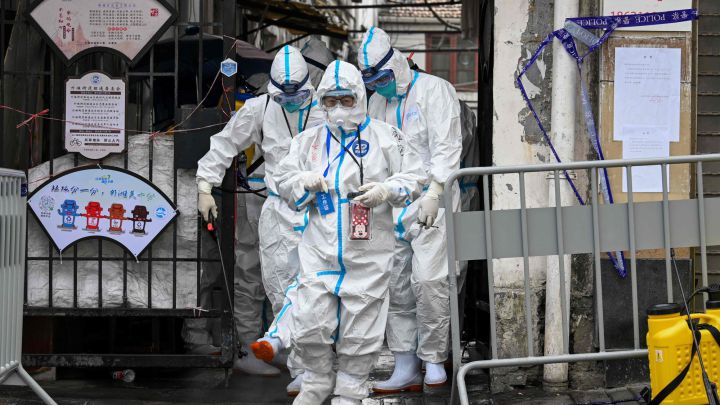 China empieza a realizar pruebas anales para detectar el coronavirus