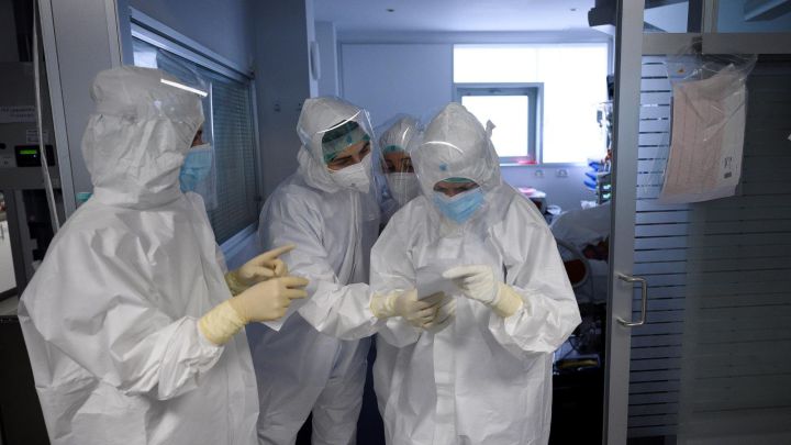 Una mujer oculta su positivo en COVID y muere toda su familia